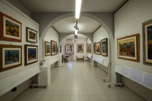 Galleria allestita,pronta per l'inaugurazione