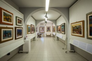 Galleria allestita,pronta per l'inaugurazione