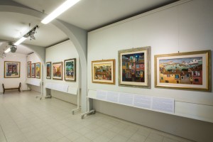 Galleria allestita,pronta per l'inaugurazione