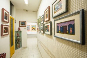 Galleria allestita,pronta per l'inaugurazione
